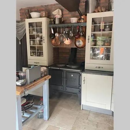 Stone ベッド・アンド・ブレックファスト 3*